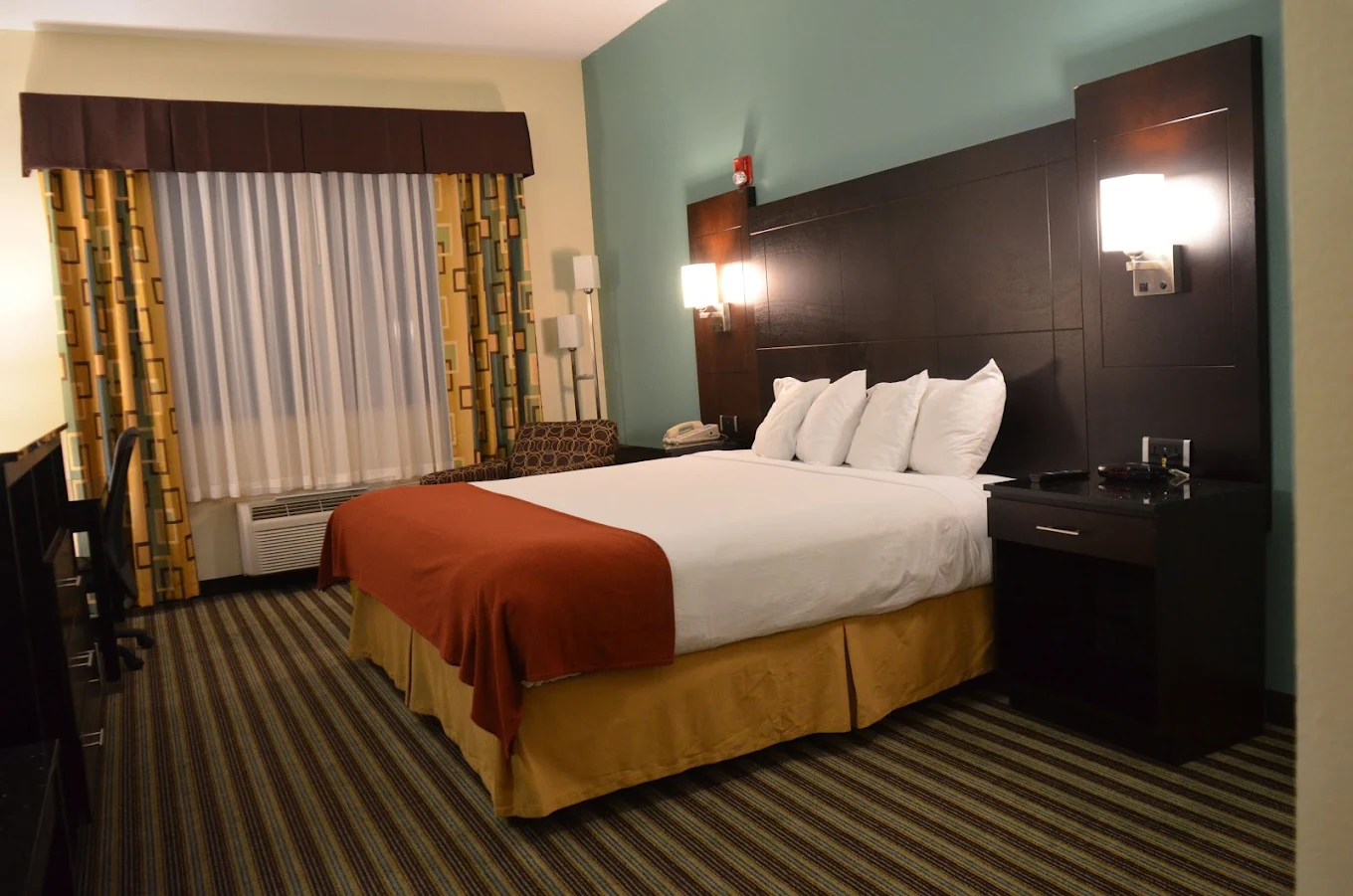 Holiday Inn Express & Suites